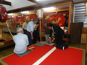 山車幕制作のようす